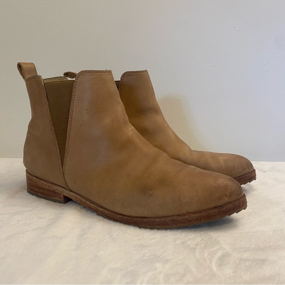 Nisolo Eva Everyday Chelsea Boot in Almond - 8